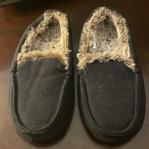 EUC boys Cat and Jack Carmelo moccasin slippers size large (4/5) in navy
